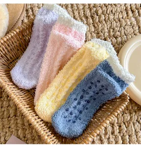 Flauschige Korallenfleece Antirutsch Haussocken in Pastellfarben, warme Wintersocken.