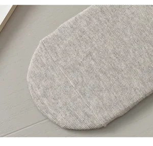 Detailaufnahme weicher Damen Freizeitsocken mit feiner Rippenstruktur und hoher Qualität.