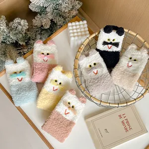Niedliche Katzen Korallenfleece Socken Damen, dicke warme Wintersocken mit süßen Katzenohren.