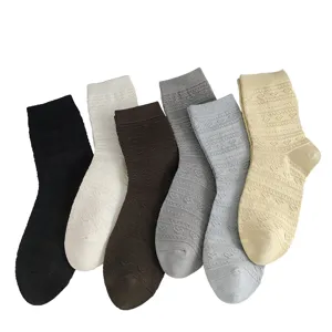 Damen Socken süßes Herz Muster Strick Baumwolle Retro Herbst Winter Mid-Calf Socken Mehrfarbig