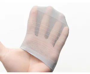 Nahaufnahme Detail von ultra-dünner atmungsaktiver Mesh Herren Sommer unsichtbarer Bootssocke.