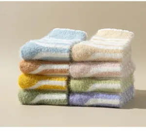 Gezellige pluizige gestreepte winter sokken voor vrouwen warm zacht pluche set