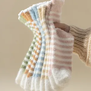 Dames Winter Warm Nerts Bont Sokken Koreaanse Stijl Casual Kleurrijk Gestreest Volant Bubbel Manchet Halverwege Kuit Vloersokken