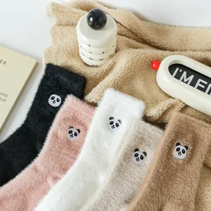 Calcetines de invierno esponjosos y gruesos con bordado de panda, calcetines cálidos y acogedores.