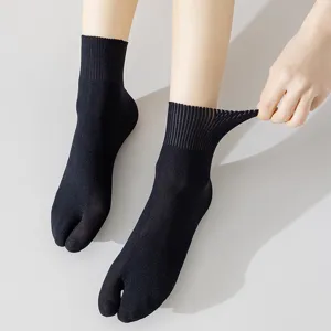 Women solid color split-toe mid-calf socks thin cotton breathable two-toe geta socks for spring