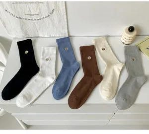 Herren Wadenlange Baumwollsocken mit Basketball-Bestickung, atmungsaktiv und bequem.