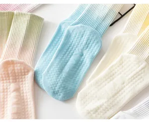 Farbverlauf Anti-Rutsch Yoga Socken Detail, bequeme Baumwolle Socken mit Silikon Grip Sohle.
