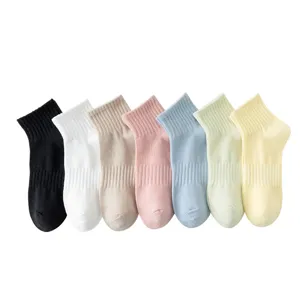 Damen Baumwolle Bonbonfarbe Knöchelsocken Set, lässige kurze Sportsocken Hauptansicht.