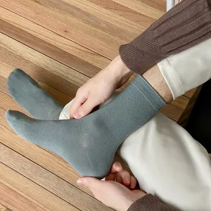 Herren einfarbige atmungsaktive Baumwoll Socken Fruehling Herbst Business Casual bequeme Mode