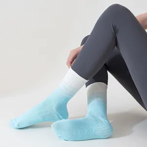 Farbverlauf Anti-Rutsch Yoga Socken Damen, Wadenlange Baumwolle Sportsocken für Fitness daheim.