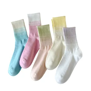 Calcetines de mujer coloridos con degradado media pierna moda algodón absorbente sudor