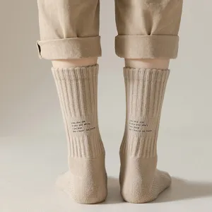 Ανδρικές casual κάλτσες με τύπωμα γραμμάτων, αναπνεύσιμος πετσετέ μπεζ πάτος socks.