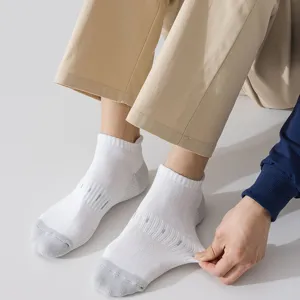 Caletones deportivos cortos para hombre con suela de rizo, empeine acanalado transpirable y lengüeta.