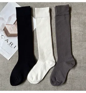 Einfarbige gerippte Kniestrümpfe für Damen, klassische schwarze weiße graue lange Freizeitsocken.