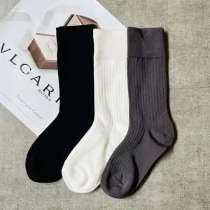 Einfarbige gerippte lange Socken 3er Set in Schwarz Weiss und Dunkelgrau für Damen Alltag