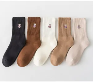 Dicke thermische Mittelsocken für Damen mit süßem Bärenstick und schönen Unifarben.