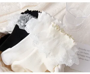 Chaussettes japonaises Lolita JK en dentelle avec volants, douces et confortables pour femmes.