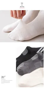 Calze sportive traspiranti con punti antiscivolo sulla suola per corsa e fitness.