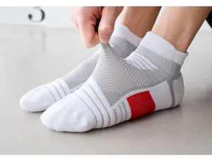 Ademende sportssokken voor heren, korte hardloopsokken met comfortabele flexibele pasvorm.