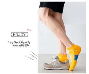 Ademende heren badstof sportsokken in felgeel, laag model voor hardlopen en dagelijks gebruik.