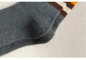 Chaussettes épaisses d'hiver en coton rayées rétro pour les hommes chaudes confortables