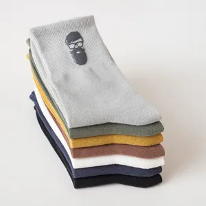Calzini in cotone a vita alta autunno inverno da uomo con stampa barba personalizzata.