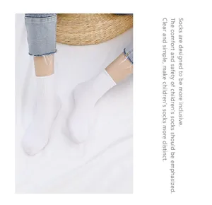 Chaussettes courtes en coton blanc uni et confortable pour un usage quotidien et respirant.