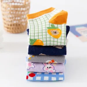 Jolies chaussettes courtes en coton pour femmes avec motifs mignons d'ours lapin pour le printemps.