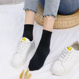 Chaussettes unies mi-hautes en coton pour hommes et femmes, respirantes, style décontracté.