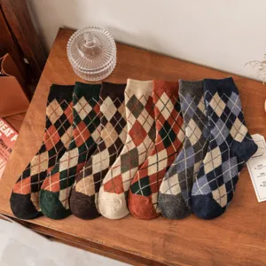 Dames Argyle Wolmix Sokken Dikke Warme Winter Sokken Vintage Japanse Stijl Kuitlengte Zachte Gebreide Sokken