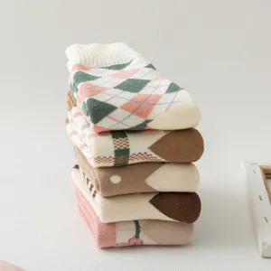 Damen Socken im Vintage Karomuster, dicke warme Frottee Wintersocken im britischen Stil.