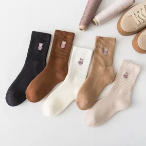 Dicke warme Damensocken mit süßer Bärenstickerei, einfarbige Wintersocken aus Frottee für kalte Tage.