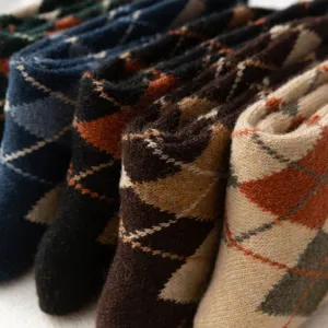 Dikke warme retro argyle wolle kuitlange sokken voor dames, comfortabele vintage stijl.