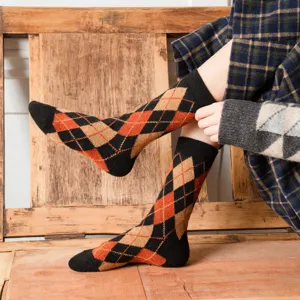 Dames vintage argyle wol middenkuit sokken, dikke warme wintersokken met klassiek geruit ruitpatroon.