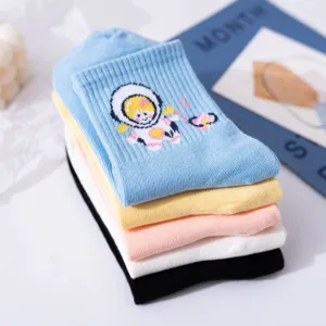 Cute cartoon astronaut mid-tube socks, sweet Korean style multi-color casual cotton socks.