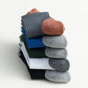 Thickened athletic crew socks for men, professional sweat-absorbing sports running socks
