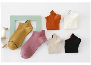 Einfarbige flache Kurzsocken mit Fersenlasche, niedliche lässige Bootssocken Detailansicht.