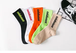 Damen Mode Streetwear Socken mit Buchstaben Druck bequeme Baumwoll Socken 5er Set