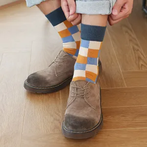 Chaussettes à carreaux pour hommes rétro automne hiver en coton style britannique coloré.