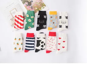 Baumwoll-Mittelsocken mit süßen Katzen-, Ei- und Herz-Prints, ideal für Freizeit und Streetwear.