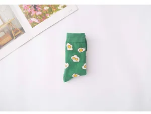 Grüne Baumwoll-Mittelsocken mit fröhlichem Spiegelei-Muster für den lässigen Alltag.