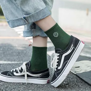 Bequeme Baumwollsocken Damen Herbst Winter süße Smiley Stickerei Mittelsocke Freizeit