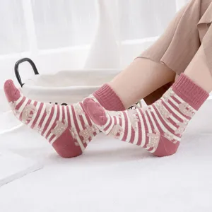 Japanischer Stil Lässig Baumwolle Dick Frottee Mittellange Socken Cartoon Tier Bär Kariert Gestreift Warm Wintersocken Für Damen