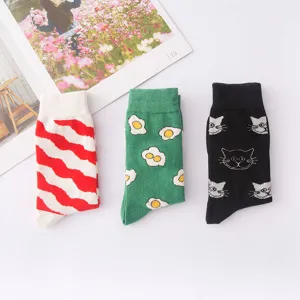 Niedliche gemusterte Baumwoll-Mittelsocken mit Katzen- und Spiegelei-Design für den Alltag.