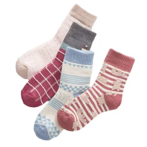 Japanische verdickte Baumwoll-Mittelrohrsocken fuer Damen, warme kuschelige Wintersocken