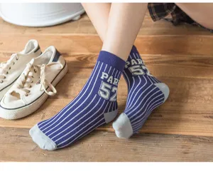 Japanische gestreifte Baumwoll-Wadensocken für Damen atmungsaktive modische Socken