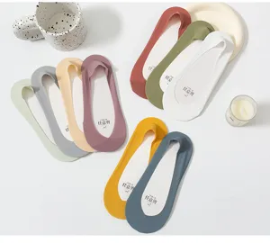 Summer thin ice silk invisible boat socks for women, anti-slip shallow cut solid color sock set.