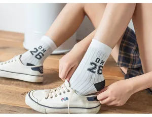 Japanischer Stil vertikale Streifen Nummer Damen Baumwolle Mittelsocken Detailansicht atmungsaktiv