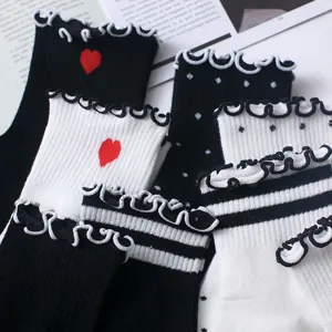 Damen Japanischer Stil Rüschenbesatz Wadenhohe Socken Baumwolle Süßes Herz Punktemuster Gestreifte Mode Socken