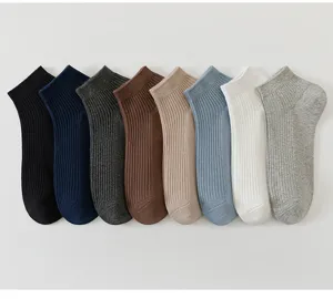 Calcetines cortos de algodón liso para hombre, pinkies bajos a rayas transpirables para uso diario.